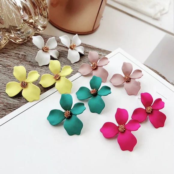 Lily Flower Earrings Floral Statement - Picture 3 of 8